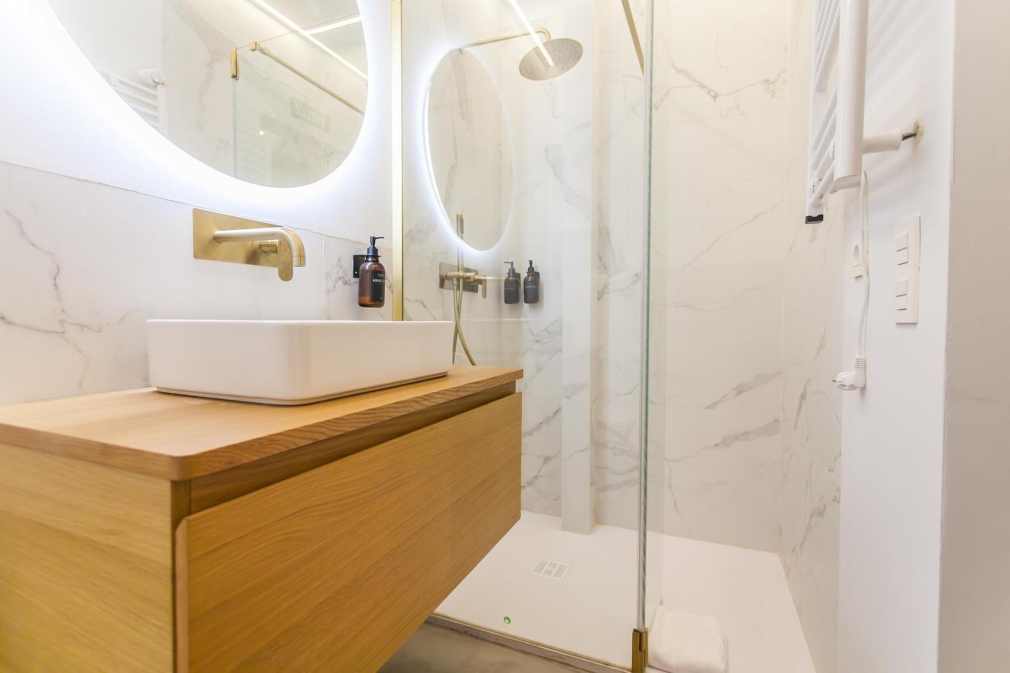 Guernica Luxury Duplex - Location, Light, And Art Apartment Madrid Exterior foto